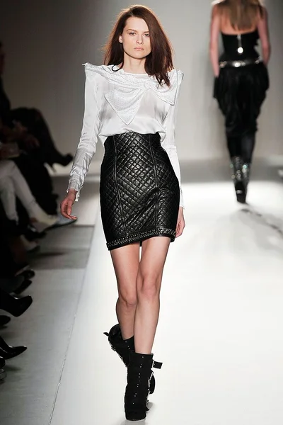 Look 28